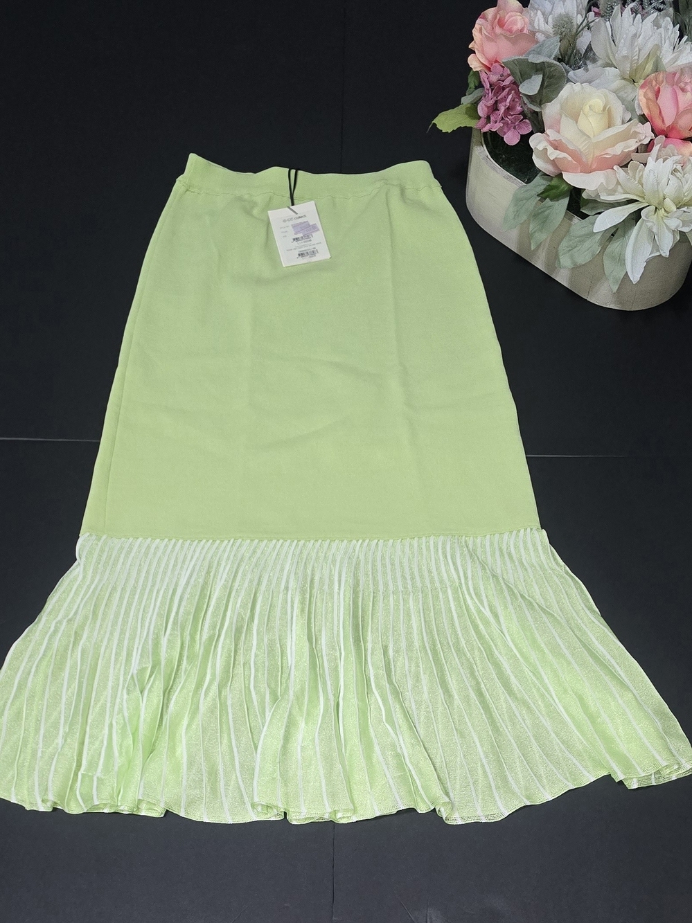 Mermaid Style Women's Pastel Lime Pleated Hem Skirt Fits Small To Med
